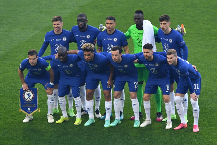 哈体院滑冰场现国家一级运动员亲授防摔技巧（哈体院滑冰场国家一级运动员现场亲授防摔技巧）