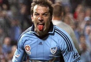 TA：利马传球出色&充满侵略性，他的回归可以丰富曼联打法（TA：传球出众且侵略性十足的利马归来，将为曼联带来更多战术变化）