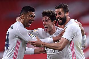 孔蒂：我们的中场只剩洛博特卡和小麦，希望不会再有人受伤（孔蒂：中场仅余洛博特卡与小麦，盼再无伤病）