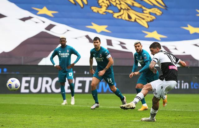 徐正源刚跟蓉城续约，就钦点斯坦丘和巴尔加斯转会入队，引发热议（续约刚落定，徐正源即点名引援斯坦丘、巴尔加斯，掀起热议）