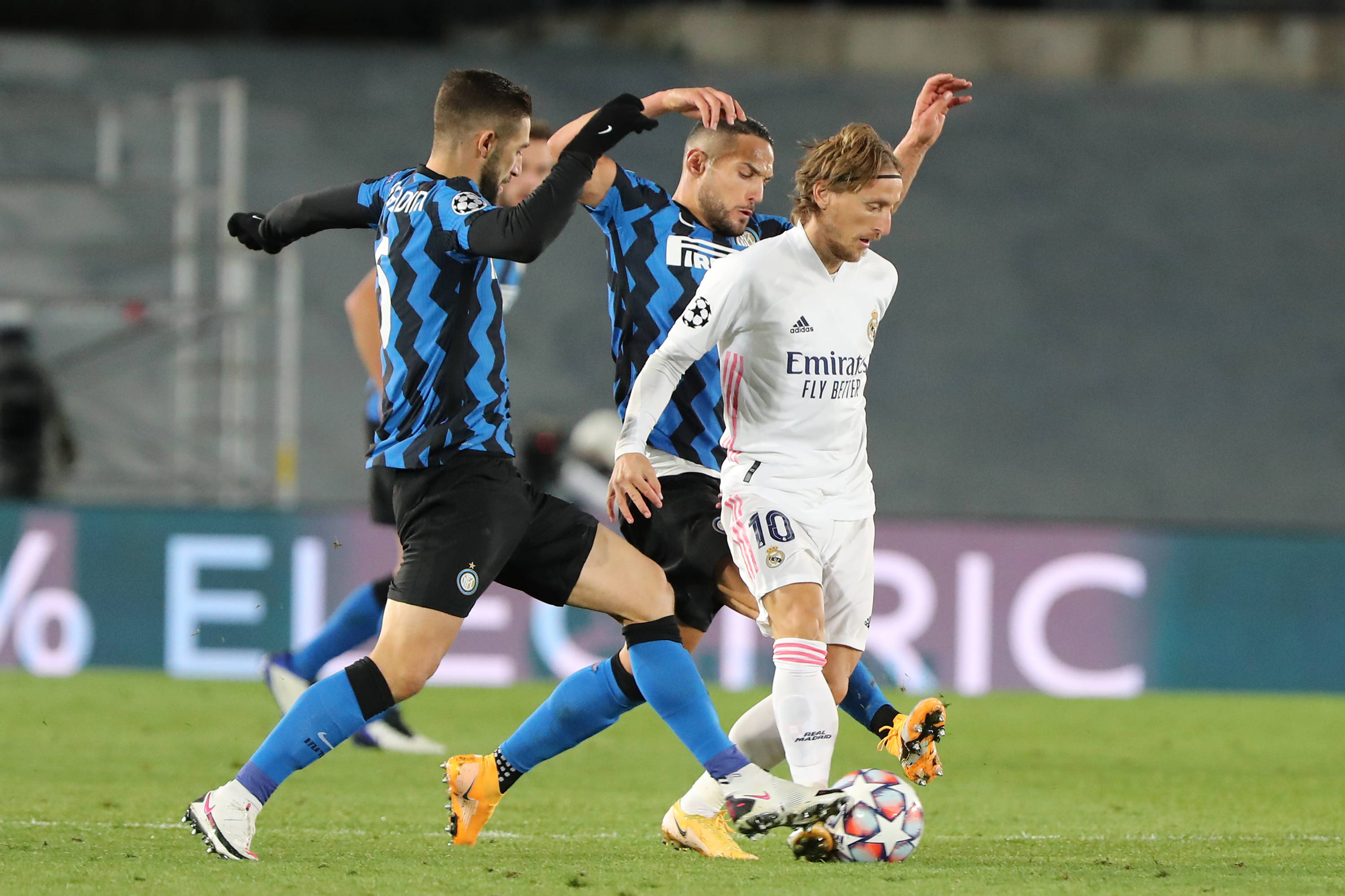 利物浦欧冠小组／联赛阶段近22场主场赢下20场，且近12场全胜（利物浦欧冠小组赛与联赛近22个主场20胜，主场豪取12连胜）