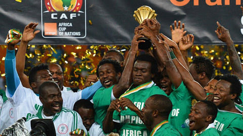 瓜帅：这是谢尔基第一次插花脚传中，他要学习梅西踢得更简洁（瓜迪奥拉：谢尔基首次用插花脚传中，需向梅西学习踢得更简洁）