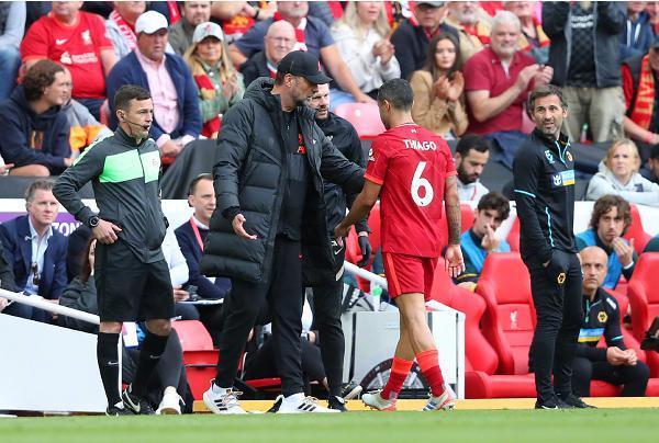 FM26逆天Bug，外场球员“闪现”至门前挡出对方主罚的点球（FM26离谱漏洞：外场球员瞬移到门前封出对手点球）