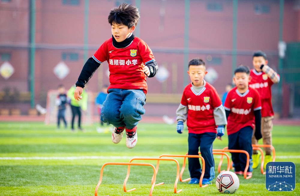 记者：下个月刘祝润就要当爸爸了，孩子会在大连出生（记者：刘祝润下月将升级当爸，宝宝将在大连降生）
