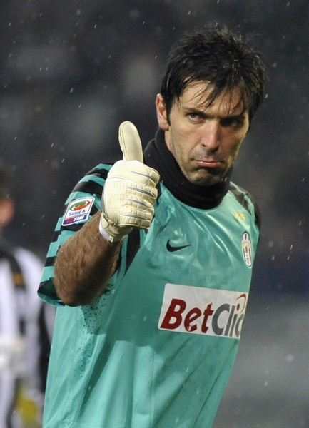 2025上海明日之星冠军杯足球赛圆满落幕，颁奖仪式进行（2025上海明日之星冠军杯足球赛落下帷幕，颁奖典礼隆重举行）