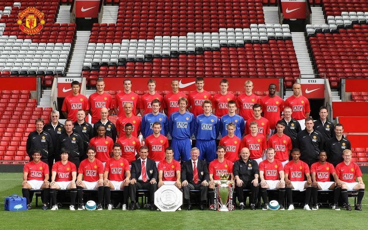 太阳报：里奇的主持人女友亮相米兰德比，透视装造型引发热议（太阳报称：里奇的主持人女友出席米兰德比，身着透视装引发热议）