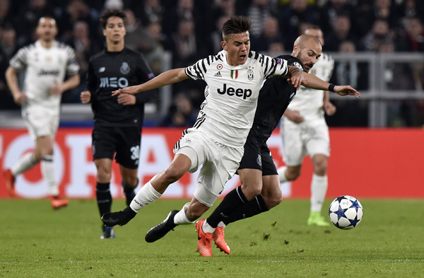 凌空斩世界波，王燊超当选中超官方第29轮最佳球员（凌空世界波定乾坤，王燊超荣膺中超第29轮官方最佳球员）